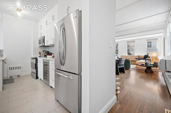 66 Jane St, Unit 2 in New York, NY - Building Photo - Building Photo