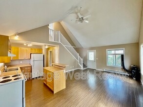 1228 Ethel St in Kelowna, BC - Building Photo - Building Photo