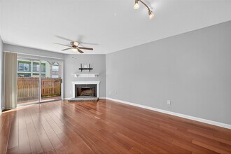 18800 Egret Bay Blvd in Houston, TX - Foto de edificio - Building Photo