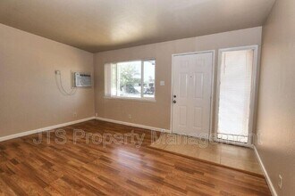 2310 Kenworthy Way in Sacramento, CA - Building Photo - Building Photo
