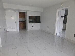 6425 W 27th Ct in Hialeah, FL - Building Photo - Building Photo