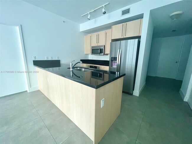 1111 SW 1st Ave, Unit PH3919 in Miami, FL - Building Photo - Building Photo