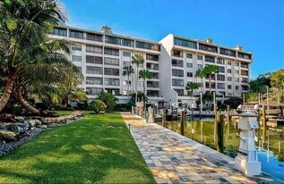 5911 Midnight Pass Rd, Unit 601 in Sarasota, FL - Building Photo