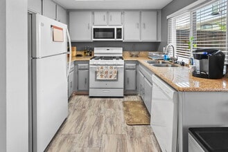 22331 Harbor Ridge Ln in Torrance, CA - Building Photo - Building Photo