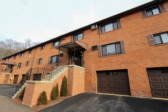 Chateau Apartments in Monroeville, PA - Foto de edificio - Building Photo