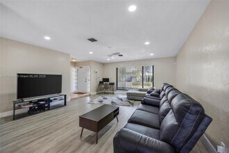 2752 NE 3rd St in Pompano Beach, FL - Foto de edificio - Building Photo