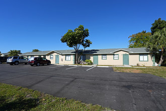 1800-1880 Sunshine Blvd in Naples, FL - Building Photo - Building Photo