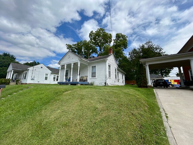 property at 304 Roanoke St E
