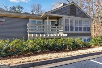 2006 Riverview Dr in Marietta, GA - Foto de edificio - Building Photo