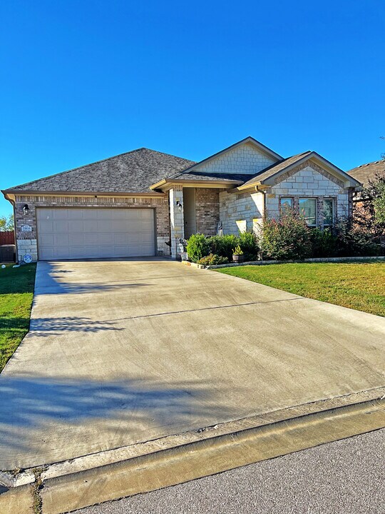 7303 Abalone Way, Unit 7303 in Temple, TX - Building Photo