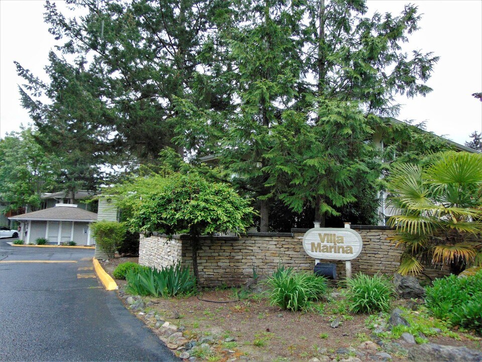 17108 NE 45th St in Redmond, WA - Building Photo