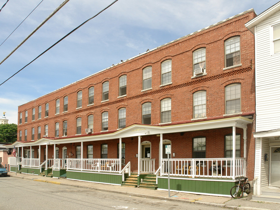 8-16 Maple St in Nashua, NH - Building Photo