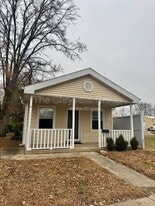 704 W Superior St in Ottawa, IL - Building Photo