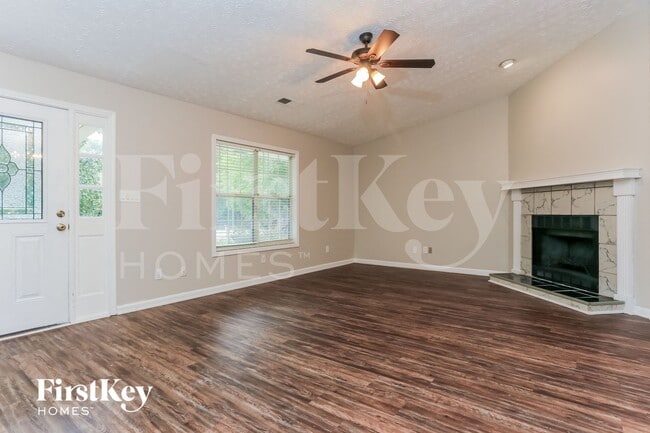 1999 Bullock Trail in Loganville, GA - Foto de edificio - Building Photo