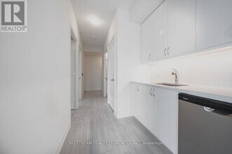 38 Annie Craig Dr in Toronto, ON - Building Photo - Building Photo