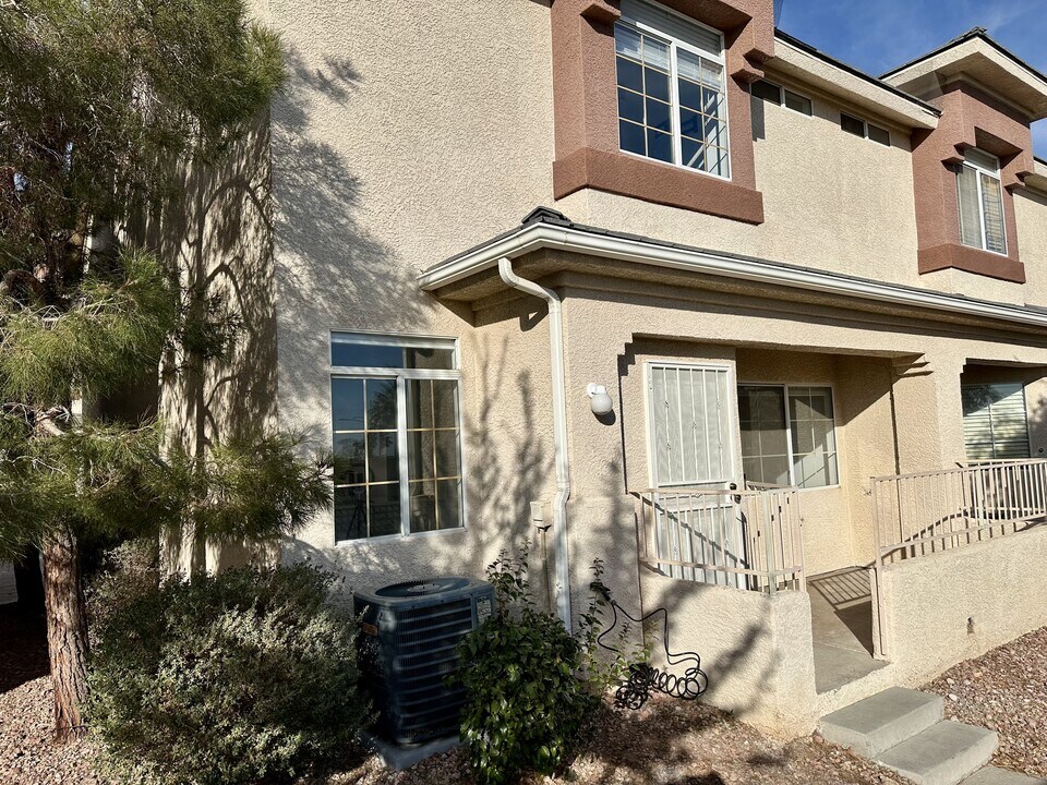 1342 Dusty Creek St in Las Vegas, NV - Building Photo