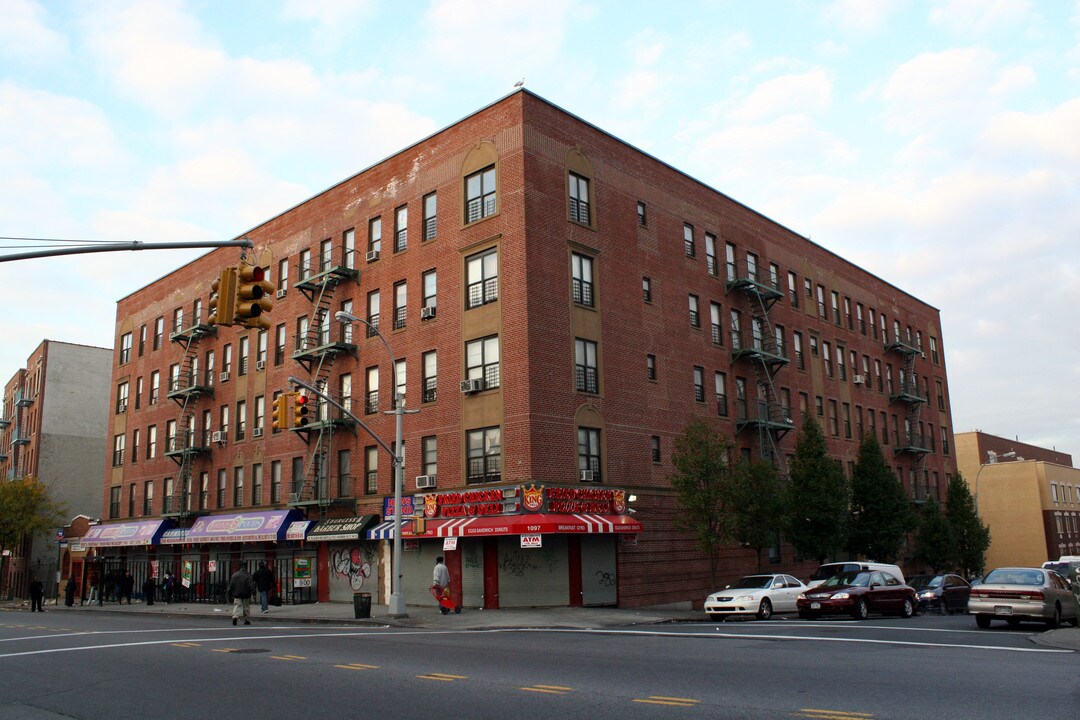 Trinty Ave Cluster ( 590 E 166 ) in Bronx, NY - Foto de edificio