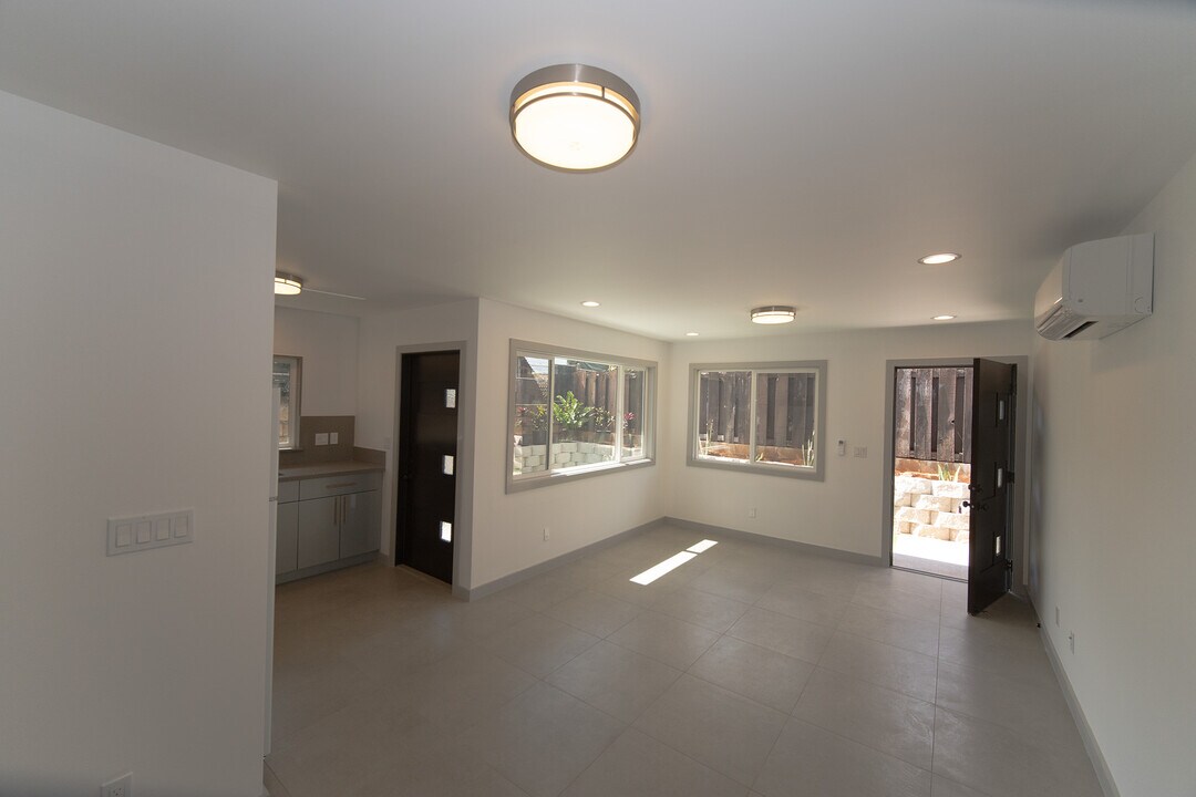 733 Hoopai St, Unit Back 2 in Pearl City, HI - Foto de edificio