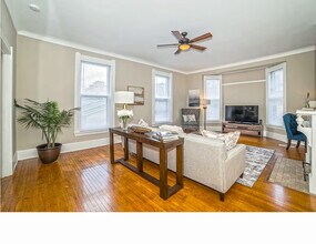 1104 Cross Ln, Unit 2 in Cincinnati, OH - Foto de edificio - Building Photo