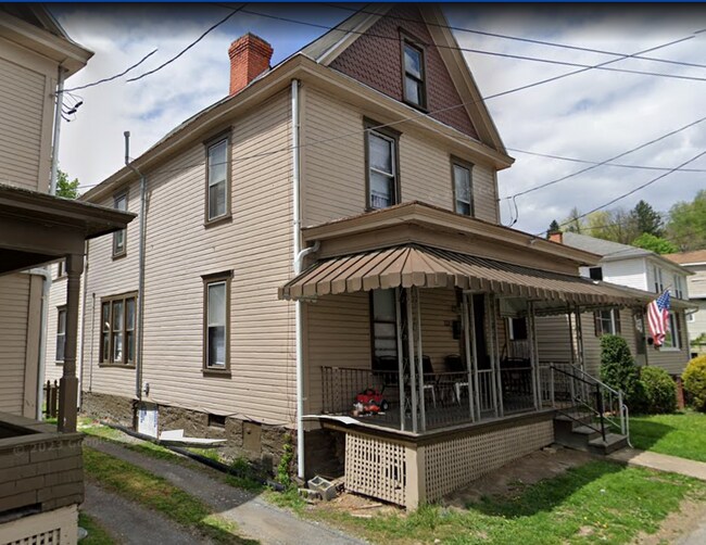 1012 Center St in Fairmont, WV - Foto de edificio - Building Photo