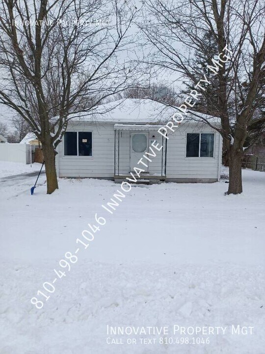 2213 Savoy Ave in Burton, MI - Building Photo