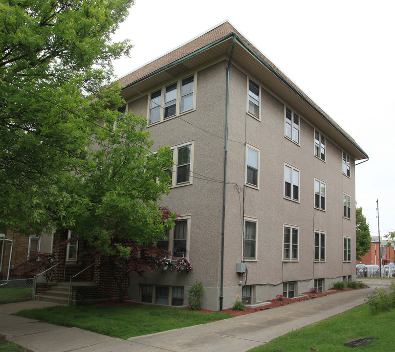 144 Oak St in Binghamton, NY - Building Photo