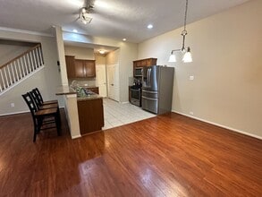 5302 Canyon Hollow Dr in Houston, TX - Building Photo - Building Photo