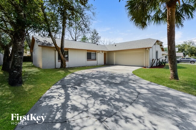 2005 N Parkton Dr in Deltona, FL - Foto de edificio - Building Photo