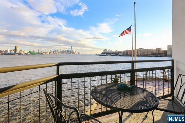 600 Harbor Blvd in Weehawken, NJ - Building Photo - Building Photo