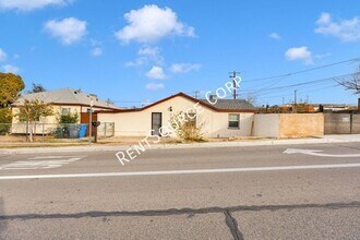 1040-1042 Flora St in Barstow, CA - Building Photo - Building Photo