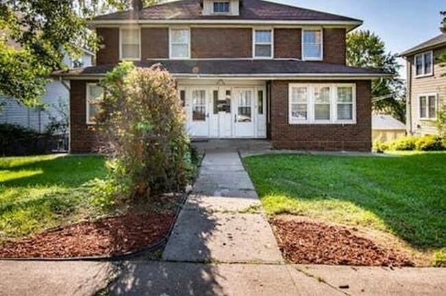 property at 626 N 41st Ave