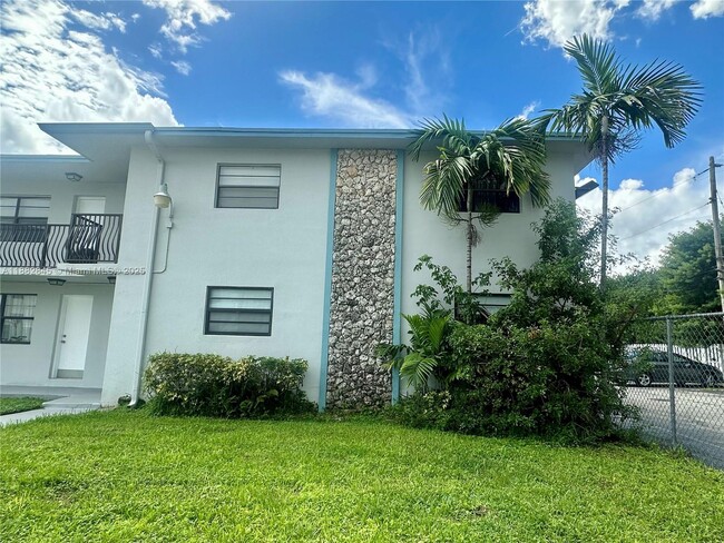 6780 SW 44th St in Miami, FL - Building Photo - Building Photo