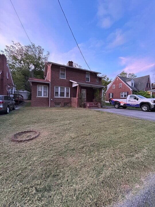 808 Frederick St in Bluefield, WV - Building Photo