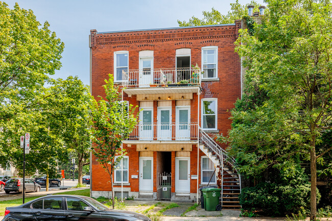 2210 Quesnel Rue