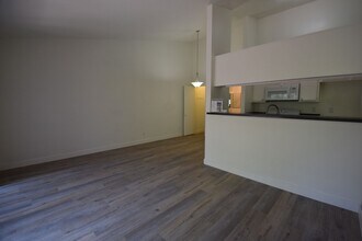 15520 Foothill Blvd in Los Angeles, CA - Building Photo - Building Photo