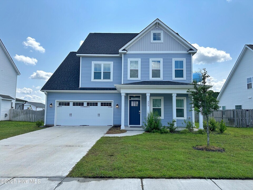 209 Bachmans Trl in Hampstead, NC - Building Photo