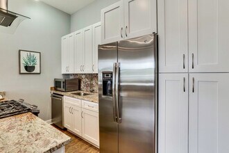 2012 D St NE, Unit APT 4 in Washington, DC - Building Photo - Building Photo