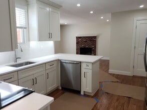 34 Old East Neck Rd in Melville, NY - Building Photo - Building Photo