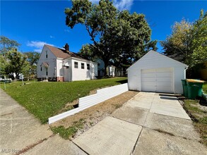 18108 McCracken Rd in Maple Heights, OH - Building Photo - Building Photo