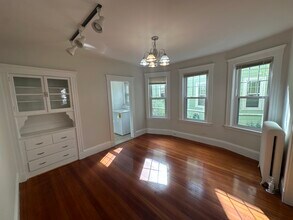 117 Beech St, Unit 1 in Belmont, MA - Building Photo - Building Photo
