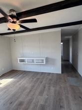 15910 S Flores St in San Antonio, TX - Foto de edificio - Building Photo