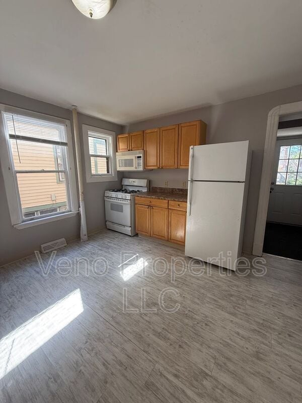 1075 Park Ave in Schenectady, NY - Building Photo - Building Photo