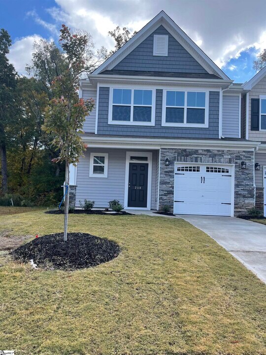 208 Brochaill Ct in Powdersville, SC - Foto de edificio