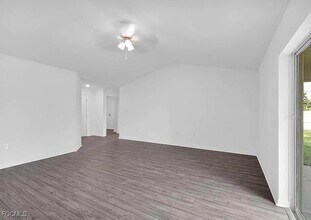 242 Lisette St in Ft. Myers, FL - Building Photo - Building Photo