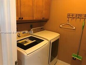 527 SE Cliff Rd in Port St. Lucie, FL - Building Photo - Building Photo