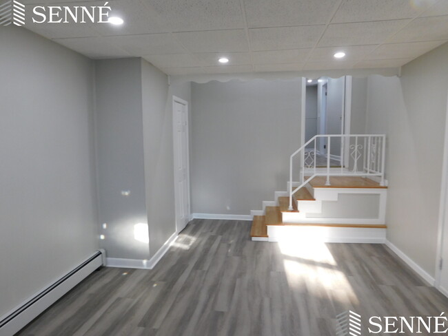 137 Hampshire St, Unit 1 in Cambridge, MA - Building Photo - Building Photo