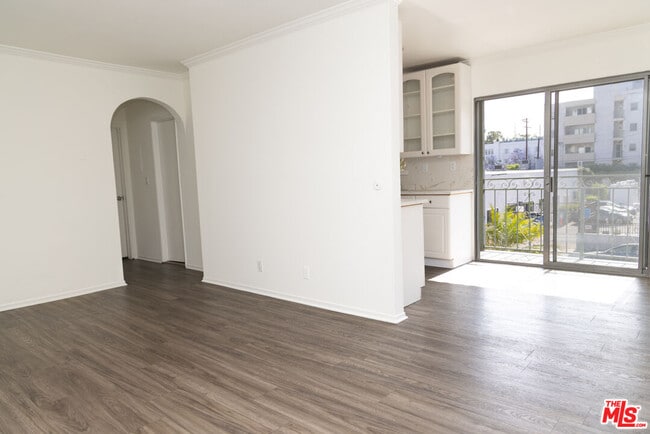 property at 1112 N Olive Dr