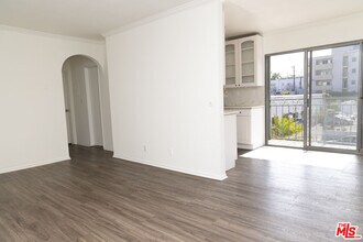 1112 N Olive Dr in West Hollywood, CA - Building Photo - Building Photo