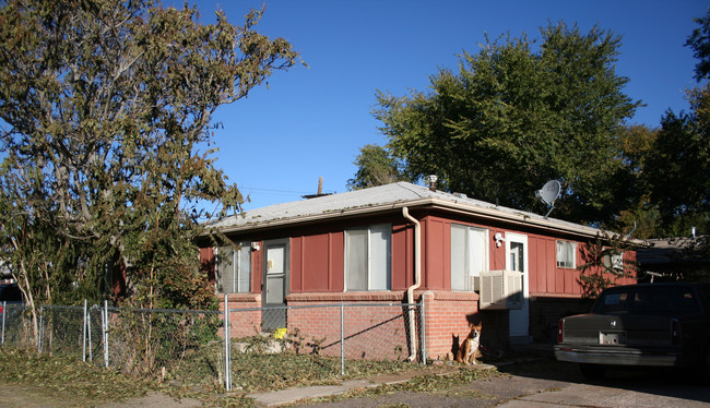 6561-6579 Olive St in Commerce City, CO - Building Photo - Building Photo