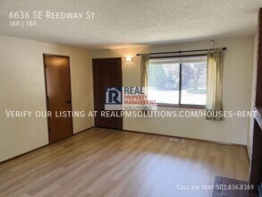 6636 SE Reedway St in Portland, OR - Building Photo - Building Photo
